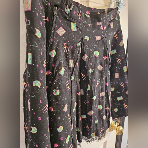 Disney Parks Her Universe Hocus Pocus Pleated Lace Aline Skirt Size Small-Black - Picture 3 of 10